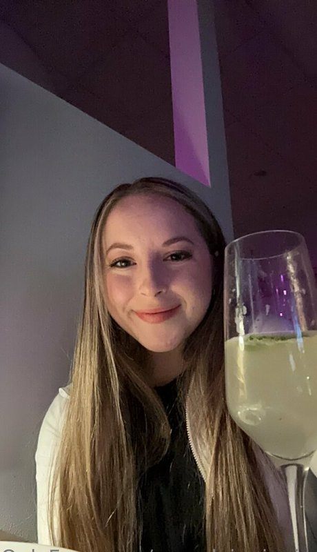 porcelainpiggiesff top profile image