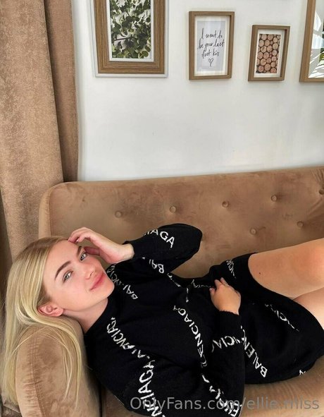 ellie miss ポルノモデル 写真