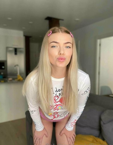 ellie miss ポルノ女優 写真