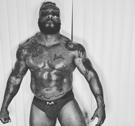 日焼けしたオンリーファンズ ポルノ 画像