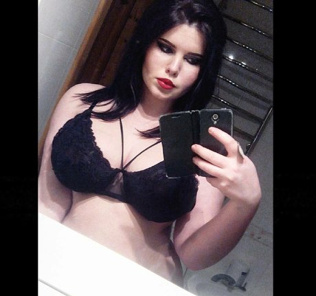 Anna Bernadi 独占モデル 写真