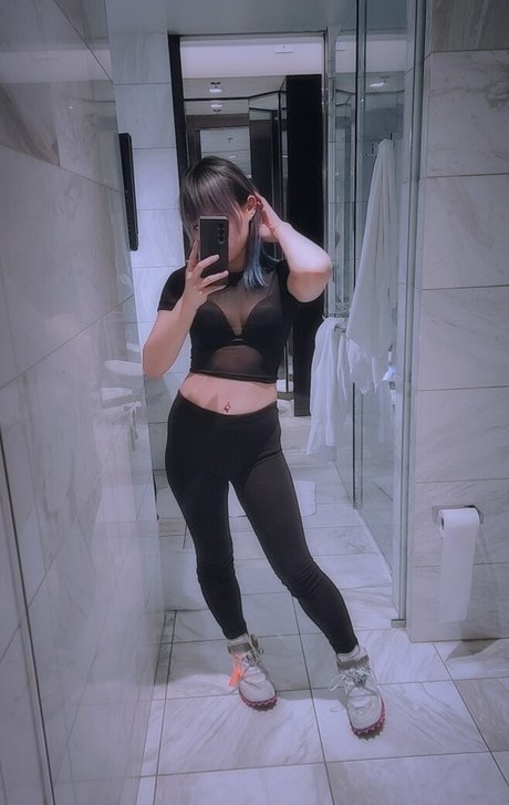 Emucchi Fansly セックス女優 写真