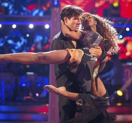 黒い肌のオンリーファンズ アートヌード 写真