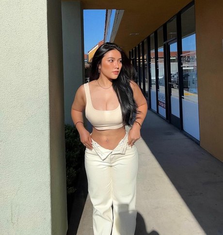 Ngan Nguyen ホットスター 写真