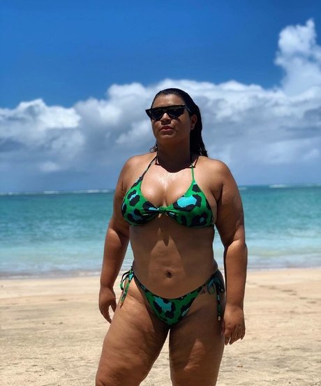 巨乳ストリップオンリーファンズ ホット 写真