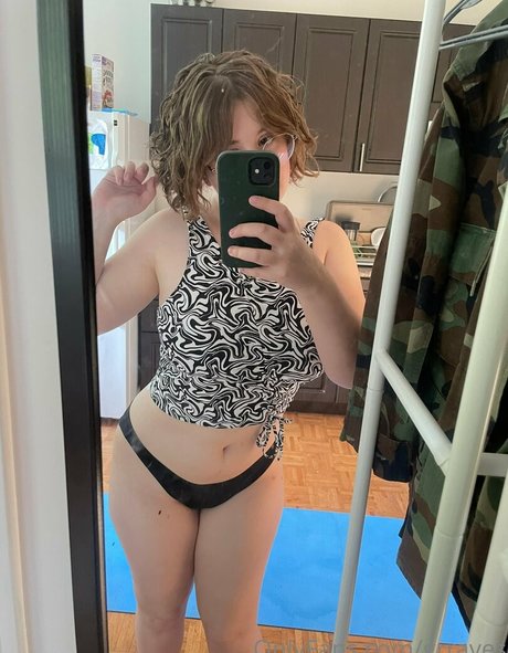 grraves ヌード女優 画像