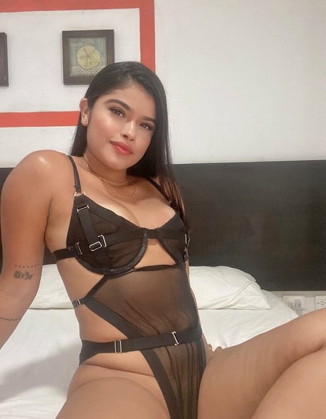 巨乳ビキニオンリーファンズ セクシー裸 写真