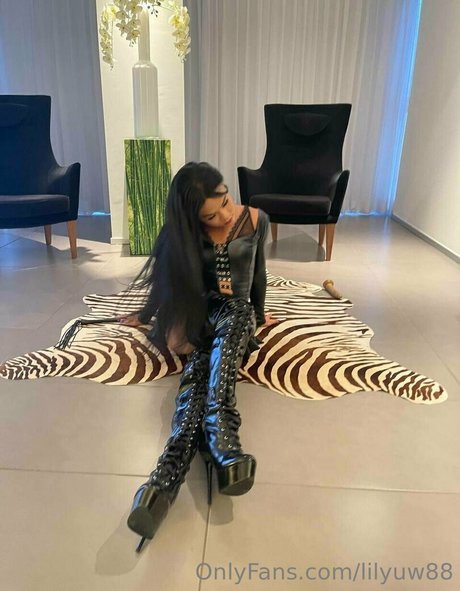 lilyuw88 セックスポルノスター 画像