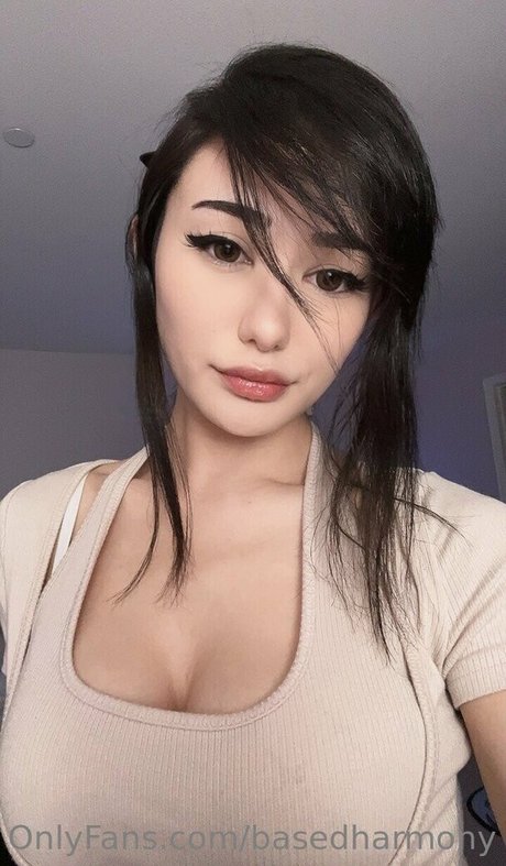 harmonyeva セックス女優 画像