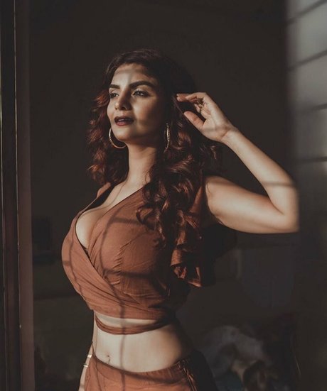 ビキニセックスオンリーファンズ アートポルノ 写真