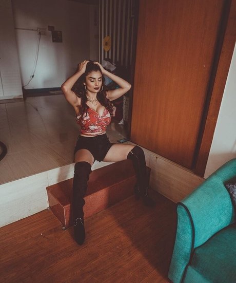 Anveshi Jain セックスモデル 写真