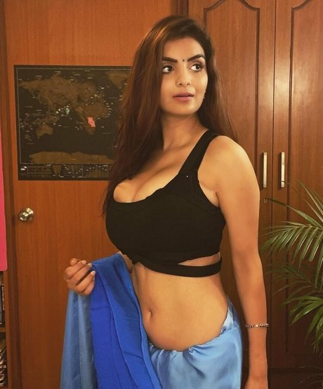 Anveshi Jain かわいいモデル 画像