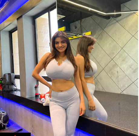 Anveshi Jain 美しい女優 画像
