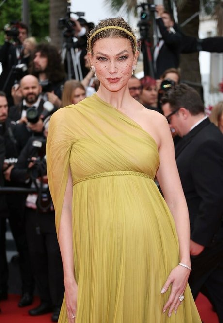 Karlie Kloss ポルノスター ヌード ギャラリー