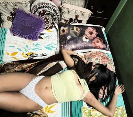 Uva Roy セックスモデル 写真