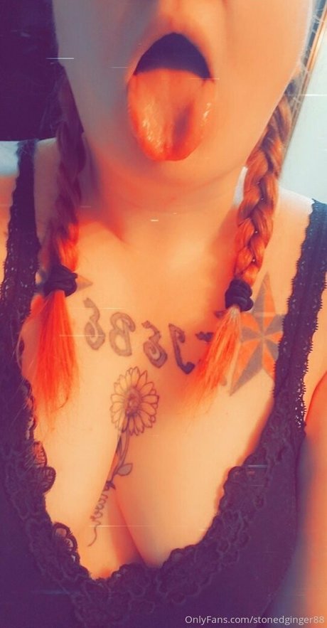 stonedginger88 アダルトスター 写真