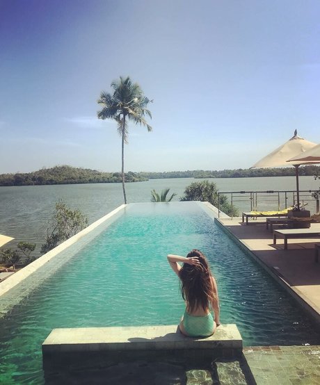 Local TV Presenters 高品質スター 写真