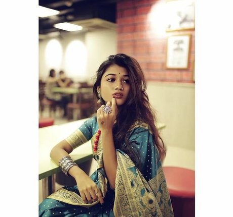 Ridhima Bisht 美しいモデル 画像
