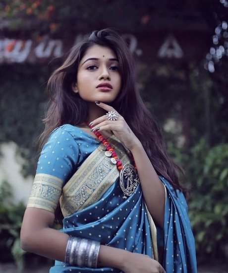 Ridhima Bisht ポルノスター ヌード 写真