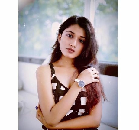 Ridhima Bisht トップスター 画像