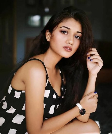Ridhima Bisht ポルノスター 可愛い 写真