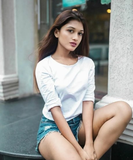 Ridhima Bisht 無料女優 ギャラリー