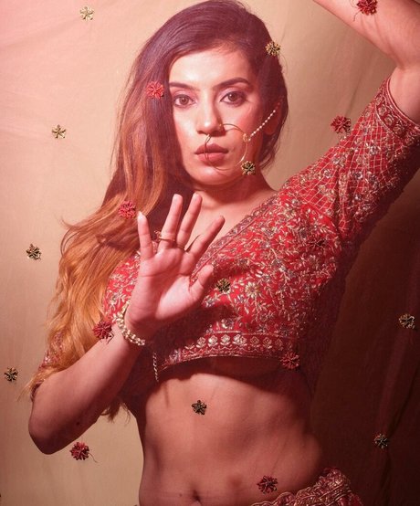 Akshita Dutta HDモデル 画像