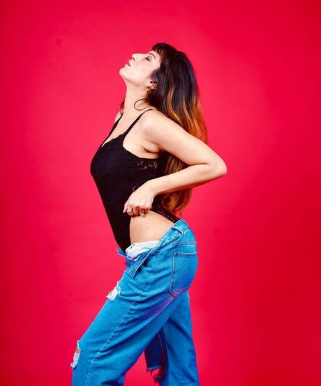 Akshita Dutta かわいいポルノスター 写真
