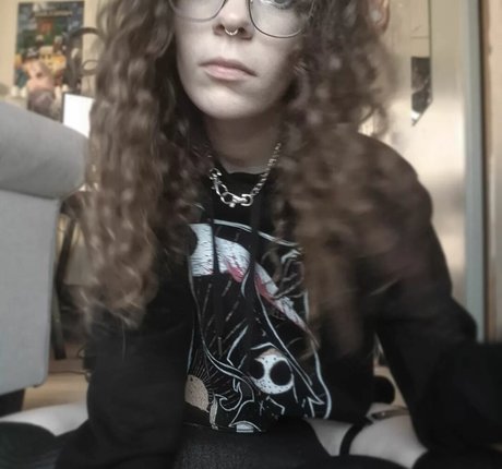 Porcelain Ghoul ポルノスター トップ 写真