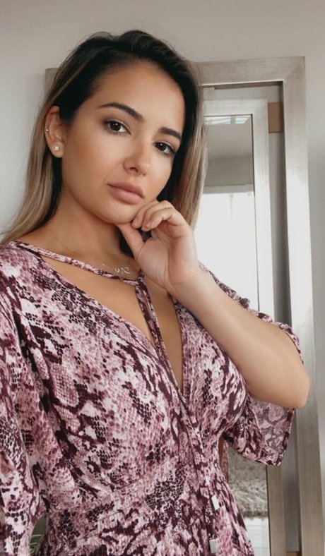 アジア人マッサージ オンリーファンズ セクシーヌード 画像