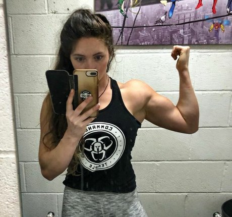Sophia Ellis 裸のモデル 写真