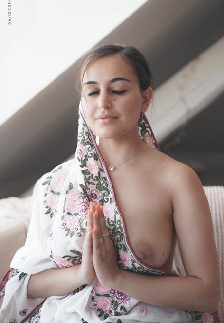 Yasmeena Ali 限定スター 画像