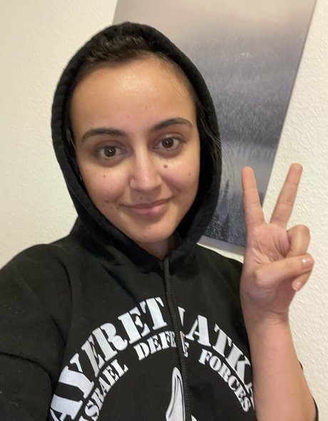 Yasmeena Ali かわいいスター 写真