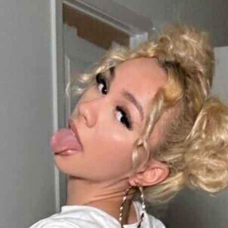 アジア人ニューハーフオンリーファンズ ホットxxx 画像
