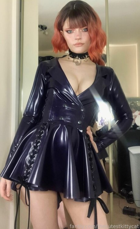 熟女の偽おっぱいオンリーファンズ アート裸 写真