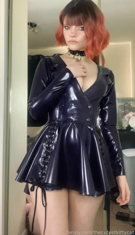アジア人男性オンリーファンズ セクシーヌード 画像