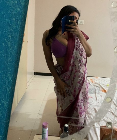 Desi Aurora top profile image