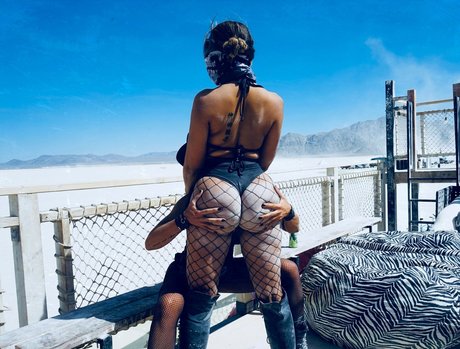 スキニーオンリーファンズ セクシーヌード ギャラリー