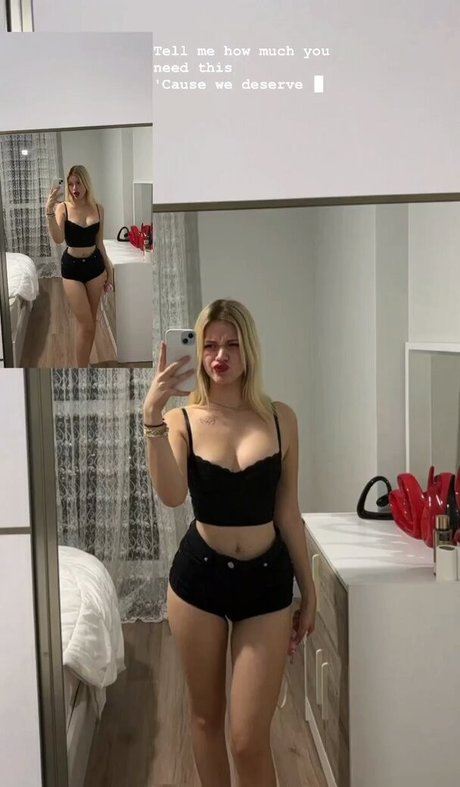 Beril ahin かわいいポルノスター 写真