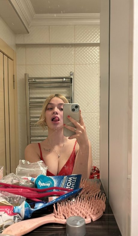 Beril ahin 裸のモデル 写真