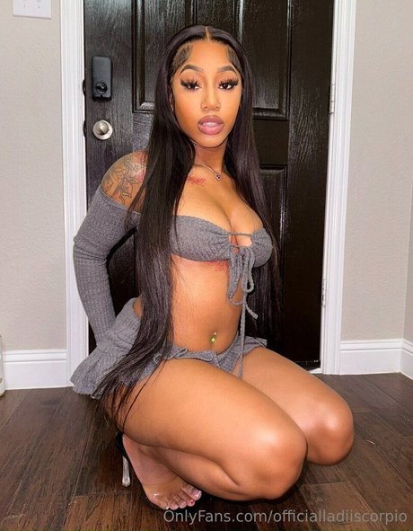 OfficialLadiiScorpio ポルノスター 裸 写真