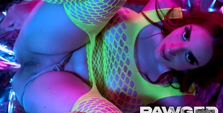 pawgemily 無料女優 写真