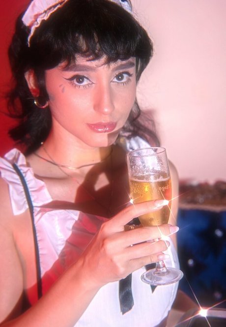 脱衣オンリーファンズ セクシー裸 画像