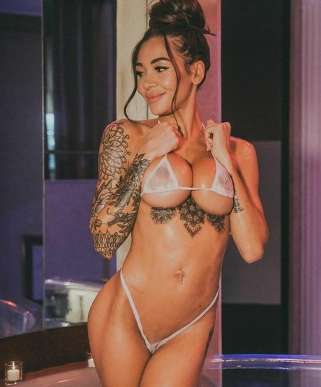 Leena Wild 完璧なモデル 画像