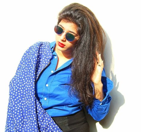 Apoorva Bhalla セクシーなポルノスター 写真