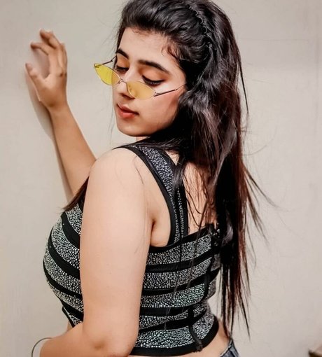 Apoorva Bhalla 美しいスター 画像