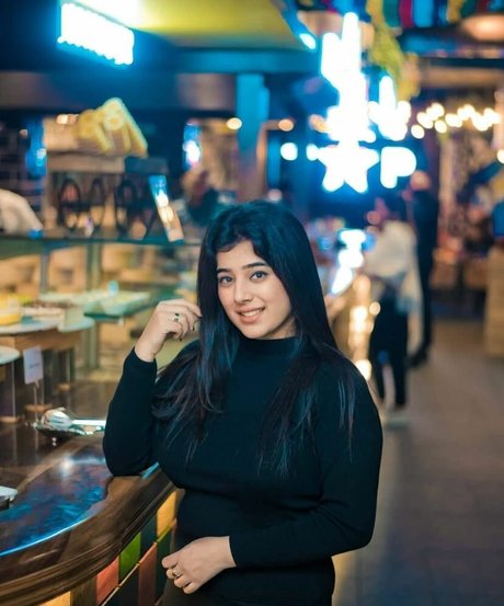 Apoorva Bhalla 高品質女優 写真