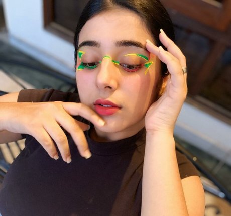 Apoorva Bhalla ヌードのポルノスター 写真