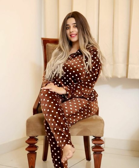 Apoorva Bhalla ヌードモデル 画像