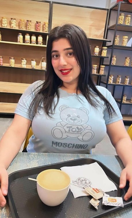 Apoorva Bhalla アダルトスター 画像
